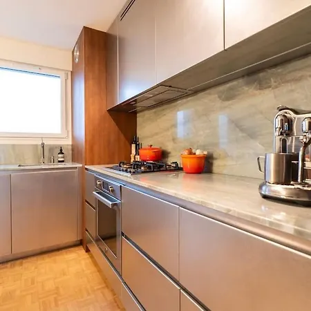 Montmartre Penthouse With Stunning Sacre-coeur View Appartamento Parigi